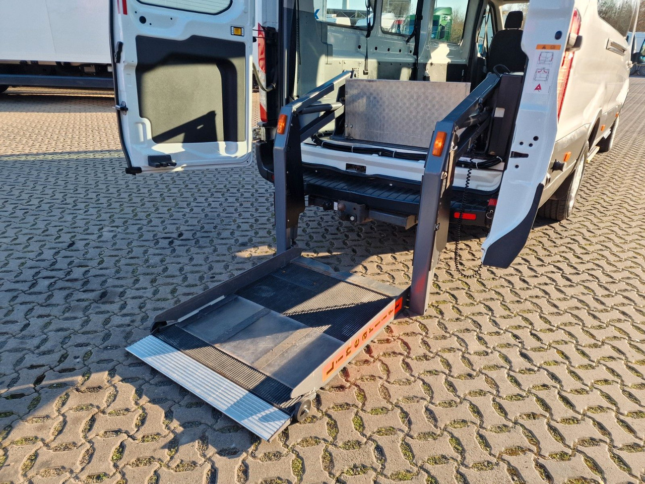 Gesloten bestelwagen Ford Transit / Transport von Personen im Rollstuhl: afbeelding 15 Gesloten bestelwagen Ford Transit / Transport von Personen im Rollstuhl: afbeelding 15