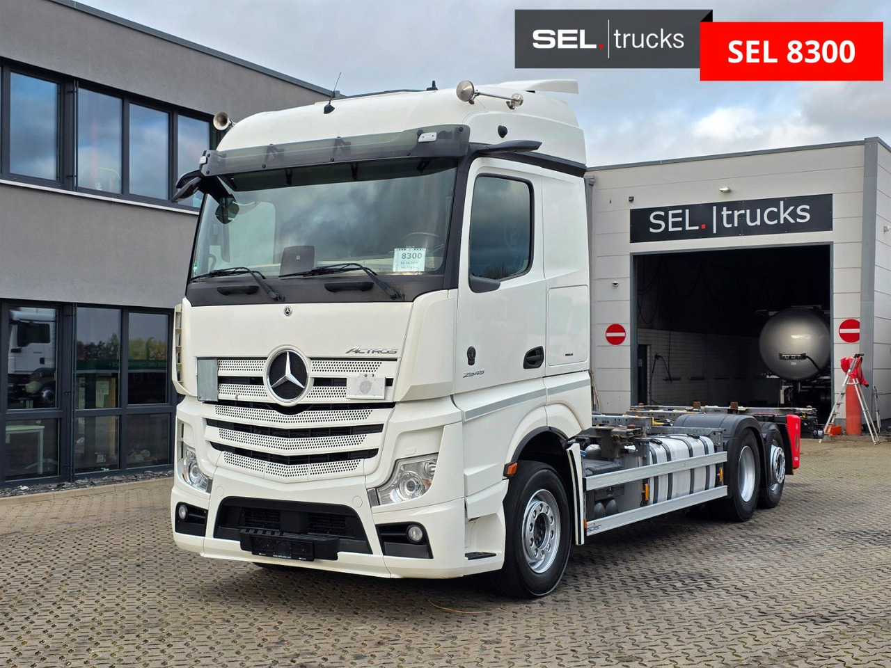 Mercedes-Benz Actros 2545 /Retarder/2 Tanks/Xenon/Liftachse/6D - Containertransporter/ Wissellaadbak vrachtwagen: afbeelding 1 Mercedes-Benz Actros 2545 /Retarder/2 Tanks/Xenon/Liftachse/6D - Containertransporter/ Wissellaadbak vrachtwagen: afbeelding 1