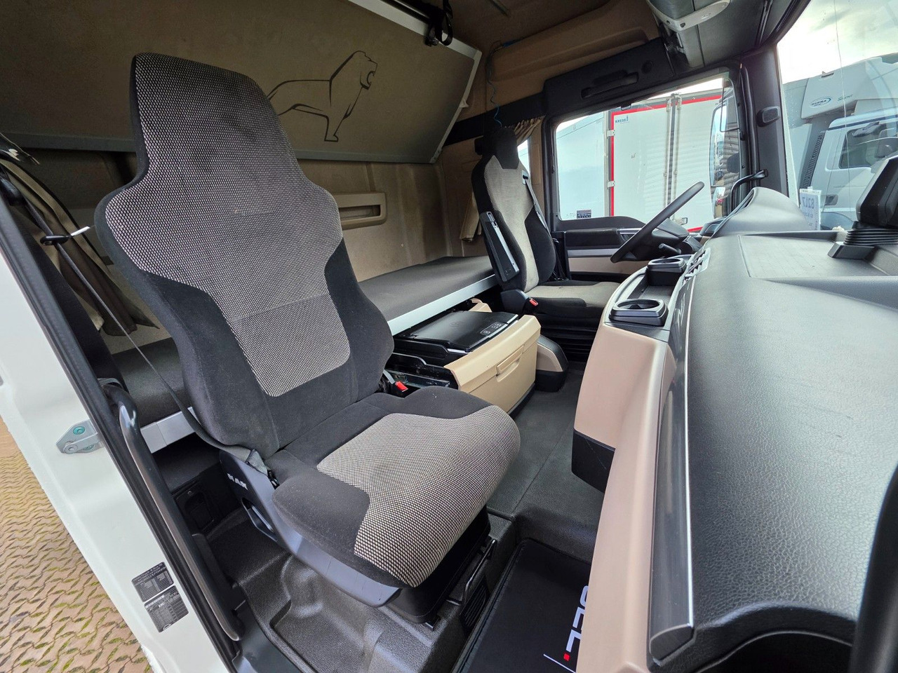 Trekker MAN TGX 18.460 4X2 BLS / Retarder / 2 Tanks: afbeelding 29