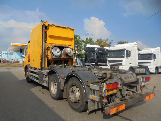 DAF 75.240 75 240 6X2 - Vuilniswagen: afbeelding 4 DAF 75.240 75 240 6X2 - Vuilniswagen: afbeelding 4