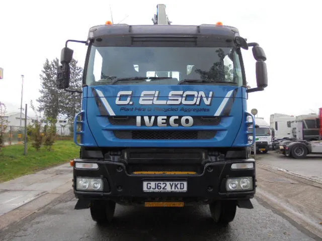 Iveco AD340T36 8X4 - Kipper vrachtwagen, Kraanwagen: afbeelding 2 Iveco AD340T36 8X4 - Kipper vrachtwagen, Kraanwagen: afbeelding 2