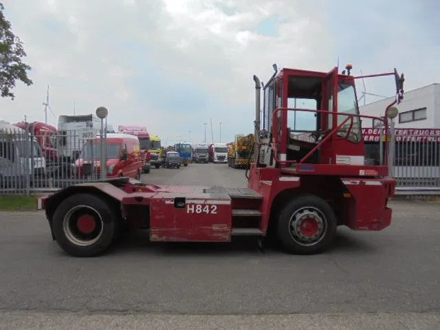 MOL YM 225/4X2 40 KM/H - Terminal trekker: afbeelding 4 MOL YM 225/4X2 40 KM/H - Terminal trekker: afbeelding 4