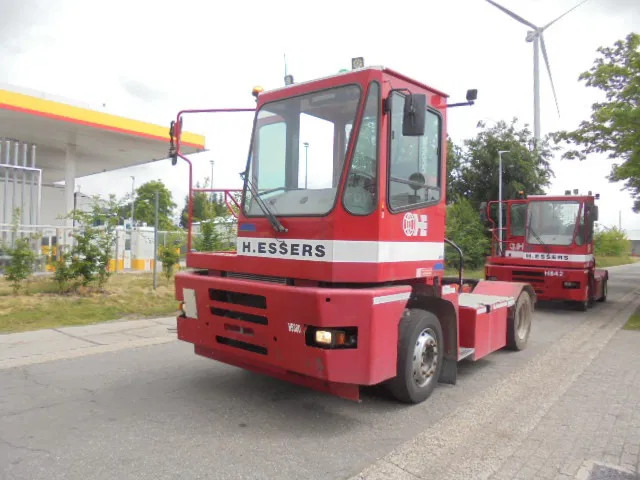 MOL YM225/4X2 40KM/H - Terminal trekker: afbeelding 1 MOL YM225/4X2 40KM/H - Terminal trekker: afbeelding 1
