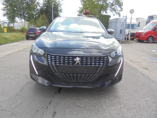 Peugeot 208 208 NEW TAX FREE - Hatchback: afbeelding 2 Peugeot 208 208 NEW TAX FREE - Hatchback: afbeelding 2