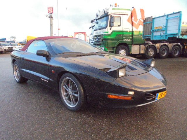 Pontiac Firebird AUT CONVERTIBLE - Personenwagen: afbeelding 2 Pontiac Firebird AUT CONVERTIBLE - Personenwagen: afbeelding 2
