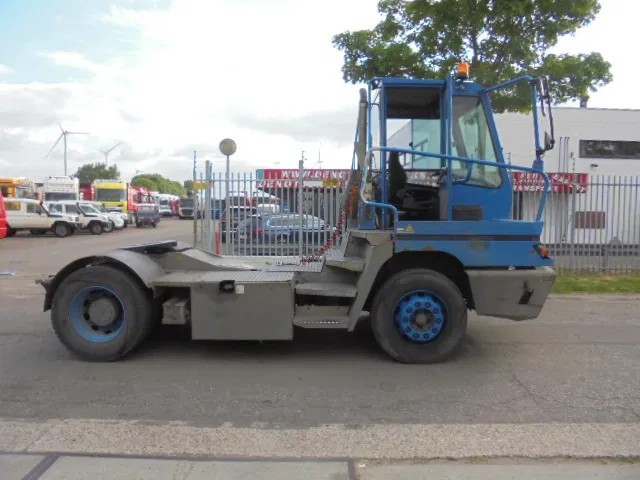 Terberg YT 182 + REGISTRATION - Terminal trekker: afbeelding 4 Terberg YT 182 + REGISTRATION - Terminal trekker: afbeelding 4