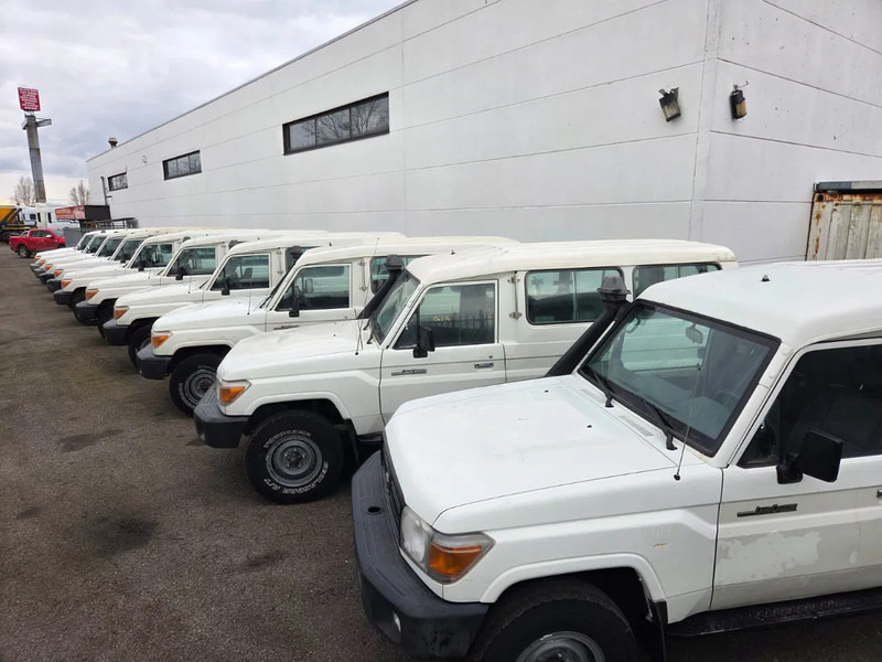 Toyota Land Cruiser HZJ76 + HZJ78L + PICKUP 4WD EXPORT OUT EU ONLY - Pick-up: afbeelding 3 Toyota Land Cruiser HZJ76 + HZJ78L + PICKUP 4WD EXPORT OUT EU ONLY - Pick-up: afbeelding 3