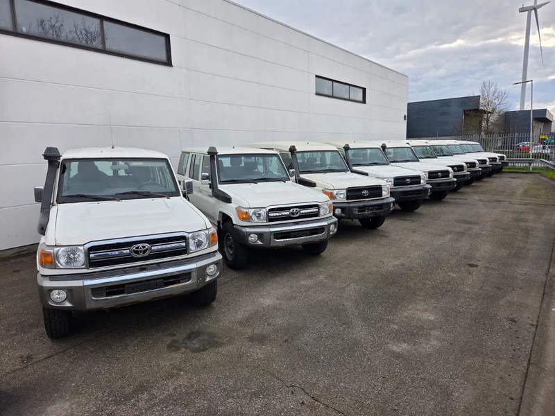 Toyota Land Cruiser HZJ76 + HZJ78L + PICKUP 4WD EXPORT OUT EU ONLY - Pick-up: afbeelding 2 Toyota Land Cruiser HZJ76 + HZJ78L + PICKUP 4WD EXPORT OUT EU ONLY - Pick-up: afbeelding 2
