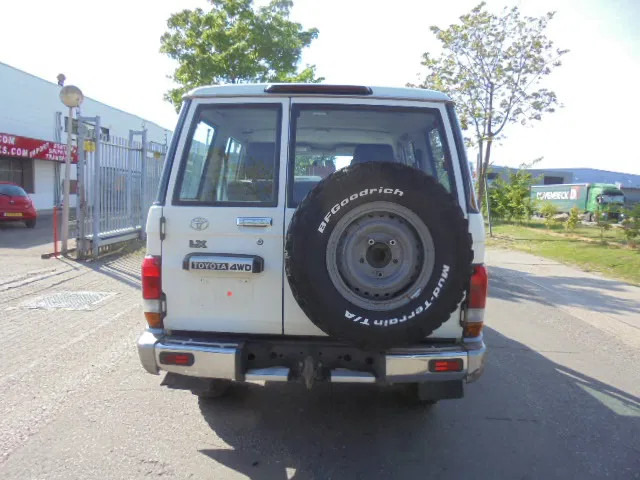 Toyota Land Cruiser HZJ76L 4X4 EXPORT OUTSIDE EU ONLY - Personenwagen: afbeelding 5 Toyota Land Cruiser HZJ76L 4X4 EXPORT OUTSIDE EU ONLY - Personenwagen: afbeelding 5