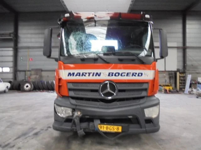 Mercedes-Benz Antos 1832 CABINE SCHADE - Trekker: afbeelding 2 Mercedes-Benz Antos 1832 CABINE SCHADE - Trekker: afbeelding 2