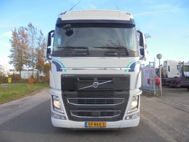 Volvo FH 460 6X2 NL TRUCK APK 02/26 - Trekker: afbeelding 2 Volvo FH 460 6X2 NL TRUCK APK 02/26 - Trekker: afbeelding 2