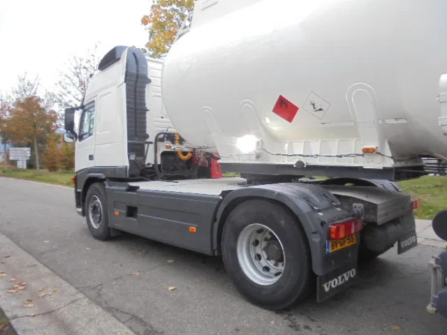 Volvo FM 400 GLOBETROTTER ADR NL TRUCK +TANK TRAILER - Trekker: afbeelding 4 Volvo FM 400 GLOBETROTTER ADR NL TRUCK +TANK TRAILER - Trekker: afbeelding 4