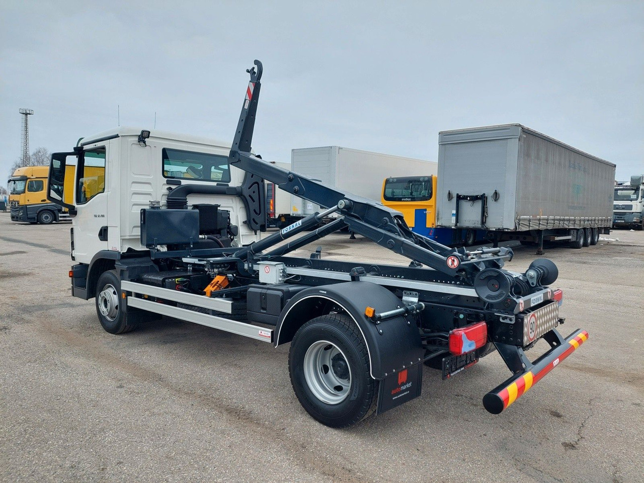 MAN TG3 TGL 12.190 BB 4x2 - Haakarmsysteem vrachtwagen: afbeelding 3 MAN TG3 TGL 12.190 BB 4x2 - Haakarmsysteem vrachtwagen: afbeelding 3