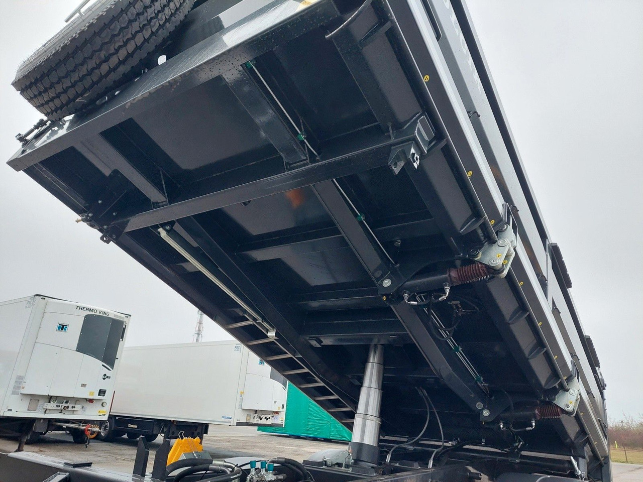 MAN TGS 35.520 6X6 BB CH - Kipper vrachtwagen: afbeelding 5 MAN TGS 35.520 6X6 BB CH - Kipper vrachtwagen: afbeelding 5