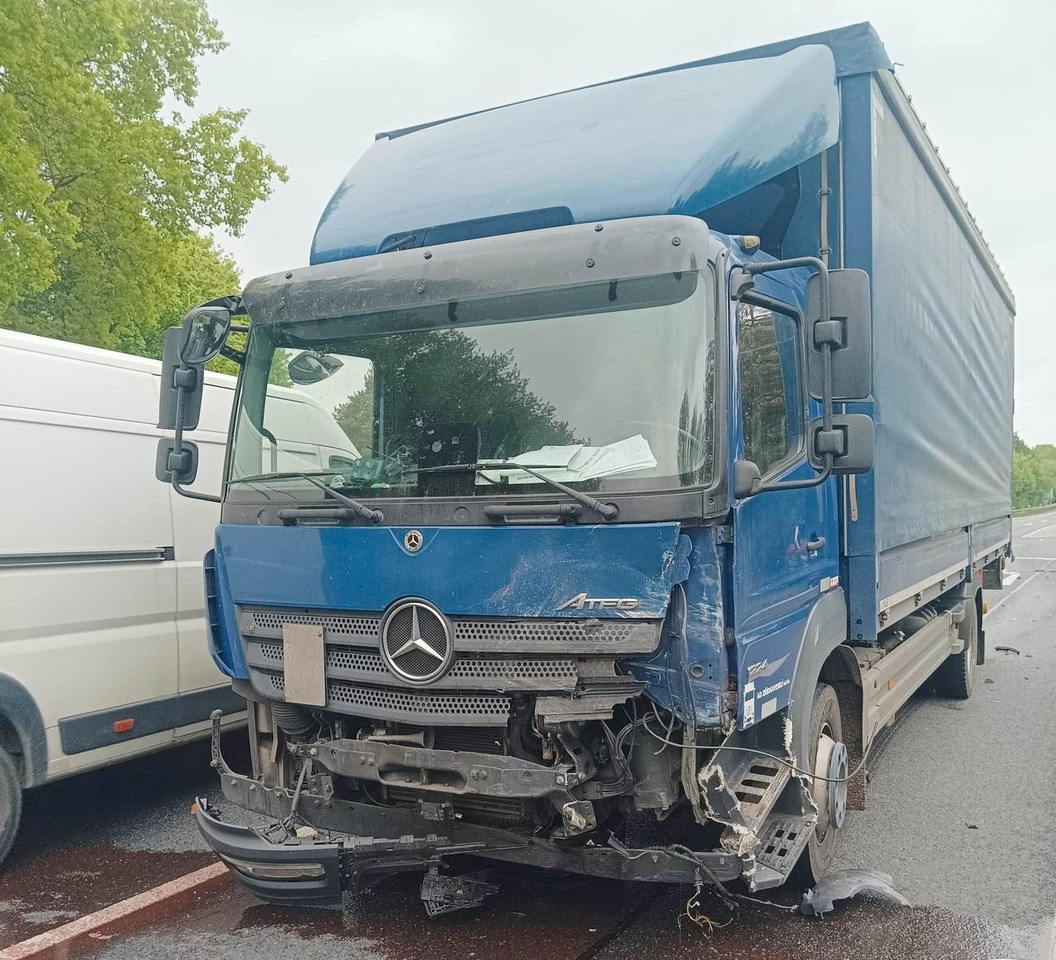 Mercedes-Benz Atego 1224L 4x2 LBW UNFALL!!! - Schuifzeilen vrachtwagen: afbeelding 1 Mercedes-Benz Atego 1224L 4x2 LBW UNFALL!!! - Schuifzeilen vrachtwagen: afbeelding 1