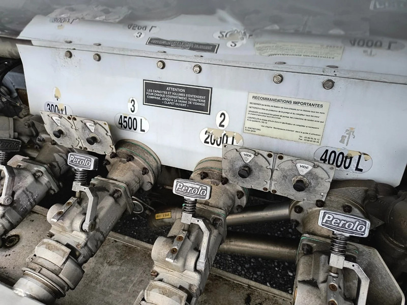 Leasing Renault Premium 280 13500L FUEL / CARBURANT TRUCK - 4 COMP/ A LAMES Renault Premium 280 13500L FUEL / CARBURANT TRUCK - 4 COMP/ A LAMES: afbeelding 16 Leasing Renault Premium 280 13500L FUEL / CARBURANT TRUCK - 4 COMP/ A LAMES Renault Premium 280 13500L FUEL / CARBURANT TRUCK - 4 COMP/ A LAMES: afbeelding 16