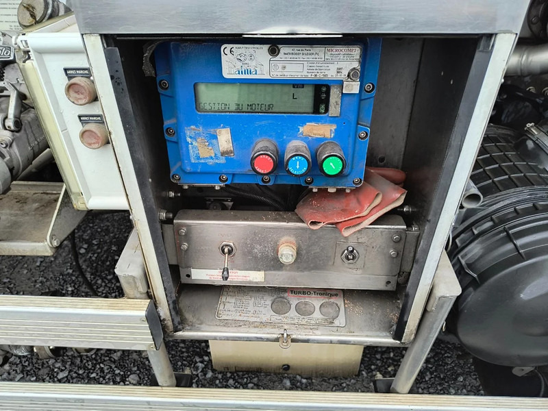 Leasing Renault Premium 280 13500L FUEL / CARBURANT TRUCK - 4 COMP/ A LAMES Renault Premium 280 13500L FUEL / CARBURANT TRUCK - 4 COMP/ A LAMES: afbeelding 17 Leasing Renault Premium 280 13500L FUEL / CARBURANT TRUCK - 4 COMP/ A LAMES Renault Premium 280 13500L FUEL / CARBURANT TRUCK - 4 COMP/ A LAMES: afbeelding 17