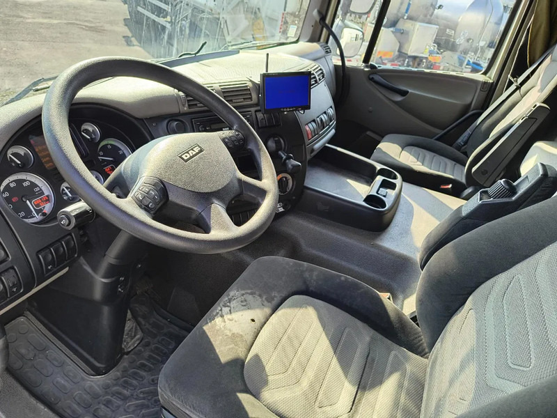 Interieur foto 1: Trekker DAF CF 75.310 SPACECAB - BI COOL - VERY GOOD CONDITION