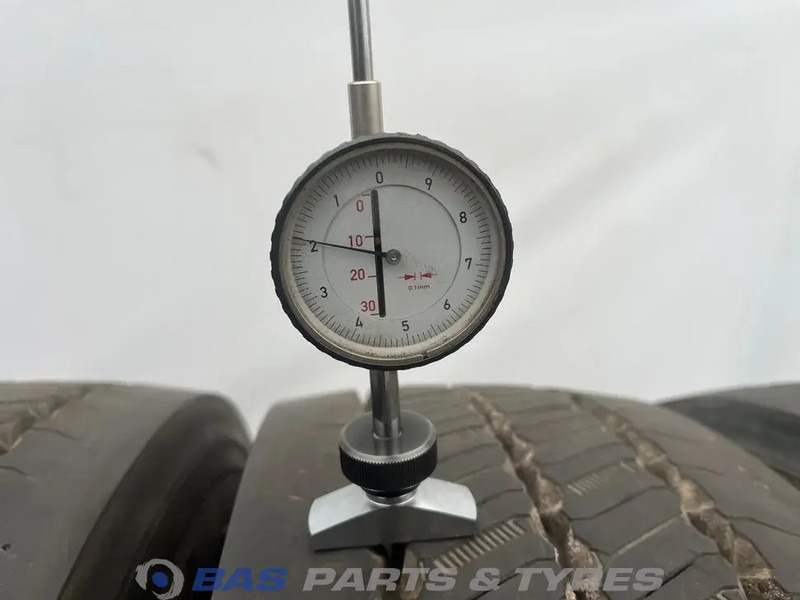 Continental Continental 245/70R17.5 HTR2+ 143/141 M+S 3PMSF gebruikte set - Band voor Vrachtwagen: afbeelding 3 Continental Continental 245/70R17.5 HTR2+ 143/141 M+S 3PMSF gebruikte set - Band voor Vrachtwagen: afbeelding 3