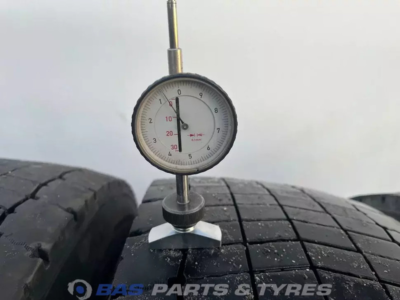 Continental Continental 305/70R19.5 Hybrid HD3 148/145 M M+S 3PMSF gebruikte set - Band voor Vrachtwagen: afbeelding 3 Continental Continental 305/70R19.5 Hybrid HD3 148/145 M M+S 3PMSF gebruikte set - Band voor Vrachtwagen: afbeelding 3