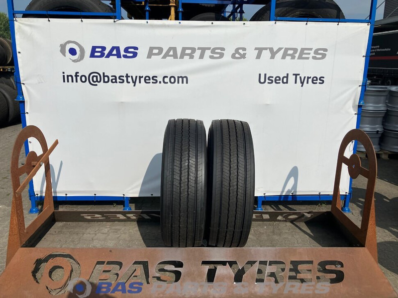 Continental Continental 315/70R22.5 Universeel 154/150 M+S 3PMSF gebruikte set - Band voor Vrachtwagen: afbeelding 1 Continental Continental 315/70R22.5 Universeel 154/150 M+S 3PMSF gebruikte set - Band voor Vrachtwagen: afbeelding 1