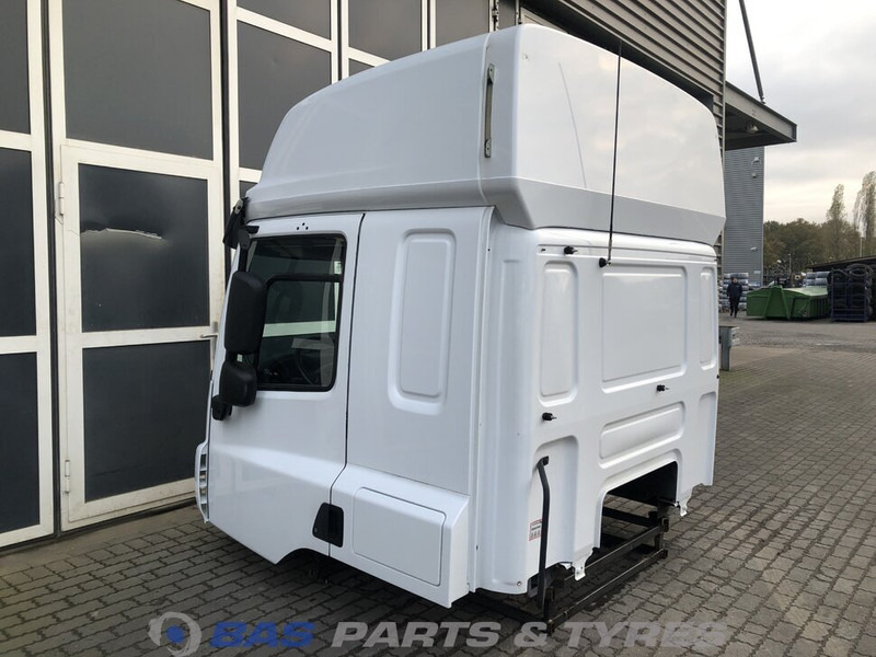 DAF CF Euro 6 DAF Space Cab L2H2 2013608 - Cabine en interieur voor Vrachtwagen: afbeelding 4 DAF CF Euro 6 DAF Space Cab L2H2 2013608 - Cabine en interieur voor Vrachtwagen: afbeelding 4