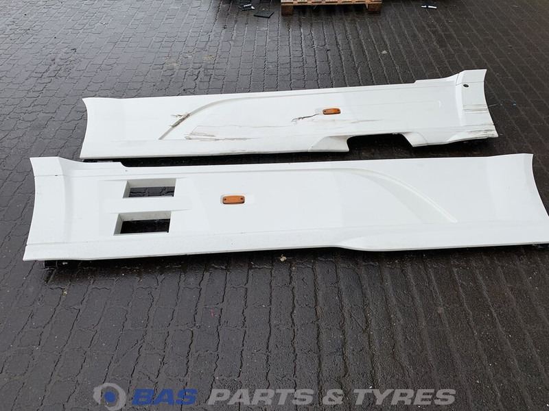 DAF XF106 Sideskirt Set DAF 1903109 - Carrosserie en exterieur voor Vrachtwagen: afbeelding 1 DAF XF106 Sideskirt Set DAF 1903109 - Carrosserie en exterieur voor Vrachtwagen: afbeelding 1