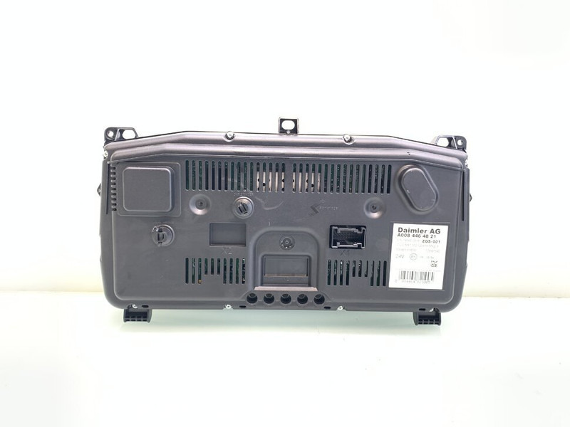Mercedes-Benz Antos MP4 - Instrumentenpaneel voor Vrachtwagen: afbeelding 2 Mercedes-Benz Antos MP4 - Instrumentenpaneel voor Vrachtwagen: afbeelding 2