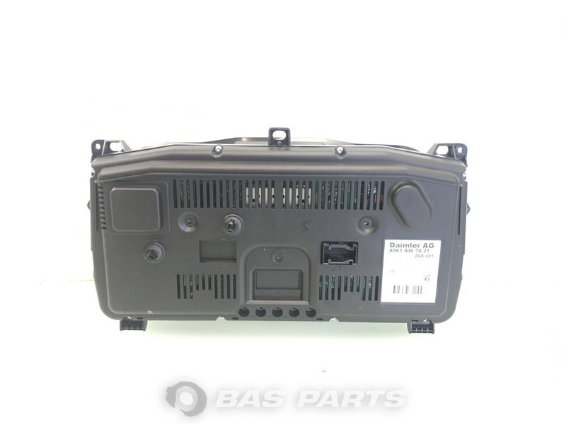 Mercedes-Benz Antos MP4 - Instrumentenpaneel voor Vrachtwagen: afbeelding 2 Mercedes-Benz Antos MP4 - Instrumentenpaneel voor Vrachtwagen: afbeelding 2