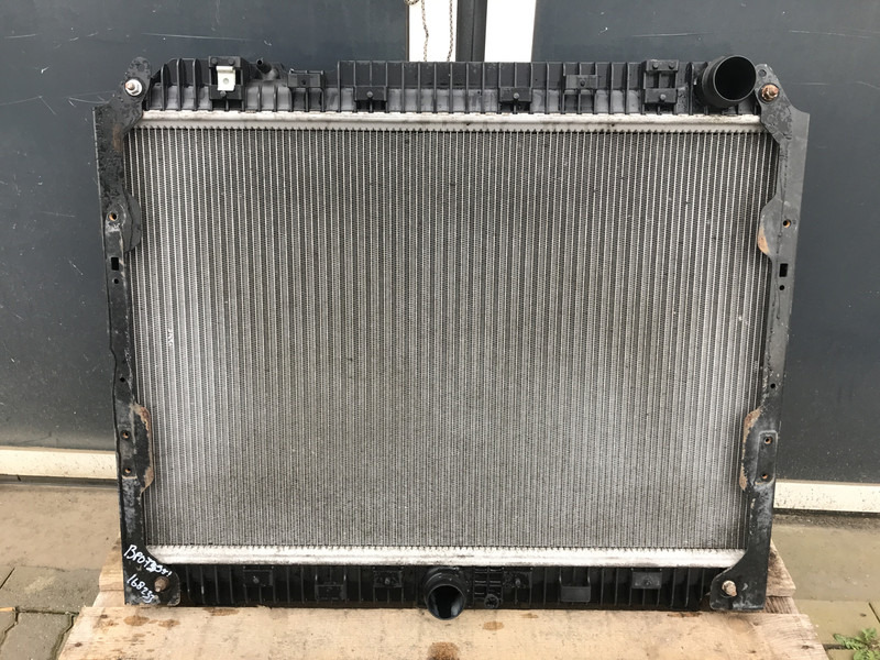 Mercedes-Benz Antos MP4 Radiator Mercedes OM936LA 240 A 960 500 29 01 - Radiateur voor Vrachtwagen: afbeelding 1 Mercedes-Benz Antos MP4 Radiator Mercedes OM936LA 240 A 960 500 29 01 - Radiateur voor Vrachtwagen: afbeelding 1