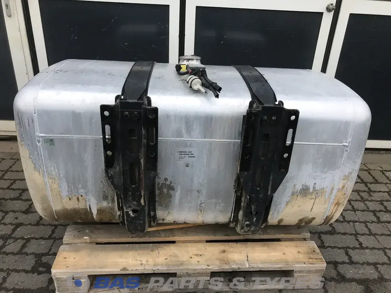 Mercedes-Benz - Brandstoftank voor Vrachtwagen: afbeelding 3 Mercedes-Benz - Brandstoftank voor Vrachtwagen: afbeelding 3