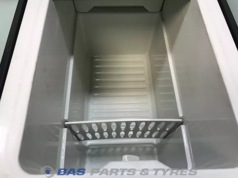 Mercedes-Benz Actros MP4 Koelkast Mercedes 36 Liter A 960 820 03 06 - Onderdelen voor Vrachtwagen: afbeelding 5 Mercedes-Benz Actros MP4 Koelkast Mercedes 36 Liter A 960 820 03 06 - Onderdelen voor Vrachtwagen: afbeelding 5