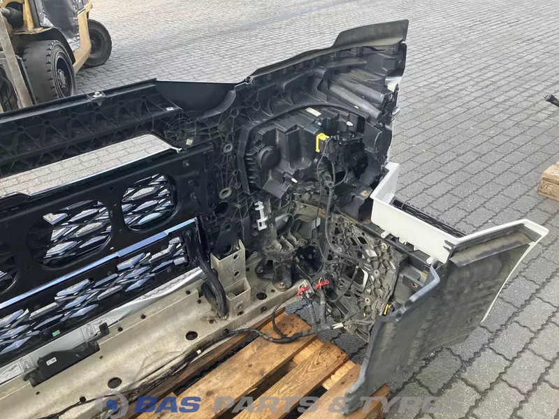 Renault T-Serie Evolution Bumper Renault 7423645386 - Bumper voor Vrachtwagen: afbeelding 4 Renault T-Serie Evolution Bumper Renault 7423645386 - Bumper voor Vrachtwagen: afbeelding 4