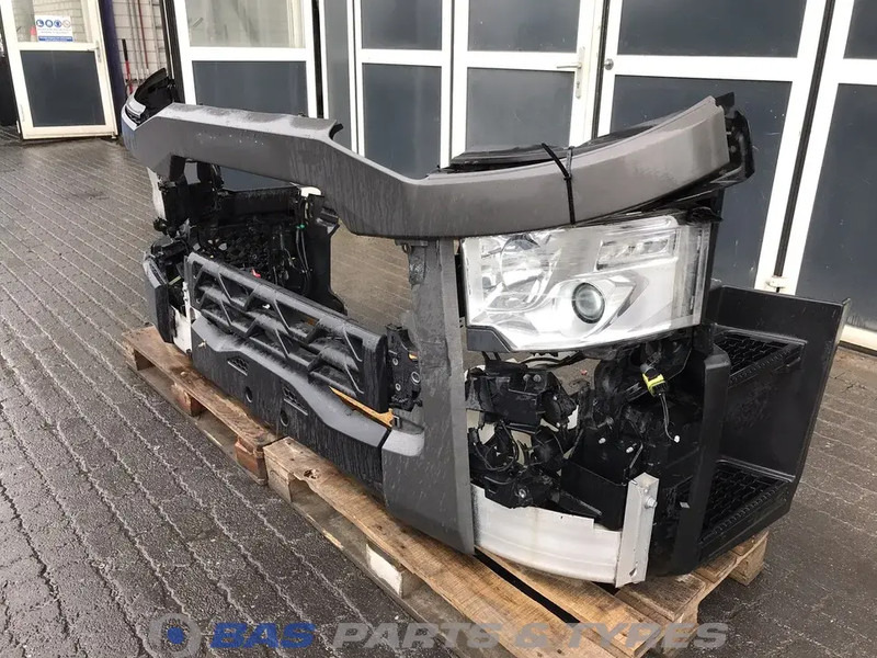 Renault T-Serie - Bumper voor Vrachtwagen: afbeelding 2 Renault T-Serie - Bumper voor Vrachtwagen: afbeelding 2