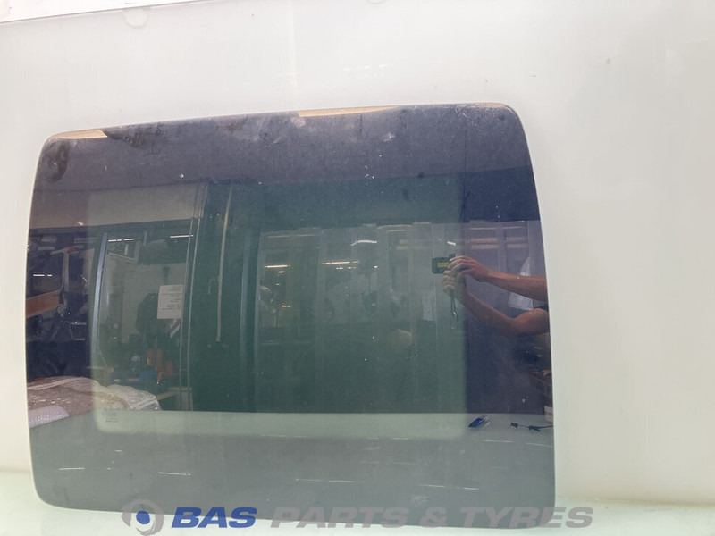 Volvo Dakluik Volvo 21325001 - Zonneklep voor Vrachtwagen: afbeelding 1 Volvo Dakluik Volvo 21325001 - Zonneklep voor Vrachtwagen: afbeelding 1