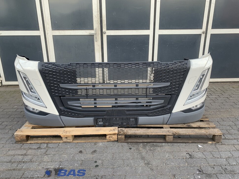 Volvo FM5 - Bumper voor Vrachtwagen: afbeelding 1 Volvo FM5 - Bumper voor Vrachtwagen: afbeelding 1