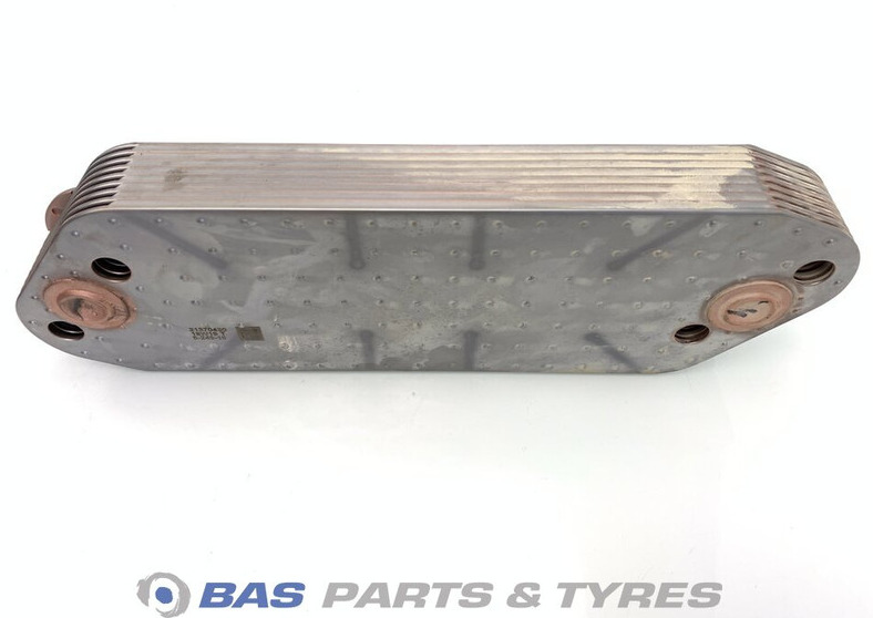 Volvo Oliekoeler Volvo 21370430 - Oliekoeler voor Vrachtwagen: afbeelding 1 Volvo Oliekoeler Volvo 21370430 - Oliekoeler voor Vrachtwagen: afbeelding 1