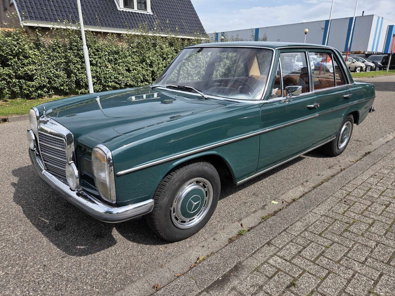 Mercedes-Benz 220 (W115) auto - Personenwagen: afbeelding 1 Mercedes-Benz 220 (W115) auto - Personenwagen: afbeelding 1