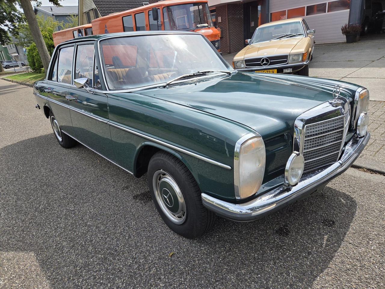 Mercedes-Benz 220 (W115) auto - Personenwagen: afbeelding 3 Mercedes-Benz 220 (W115) auto - Personenwagen: afbeelding 3