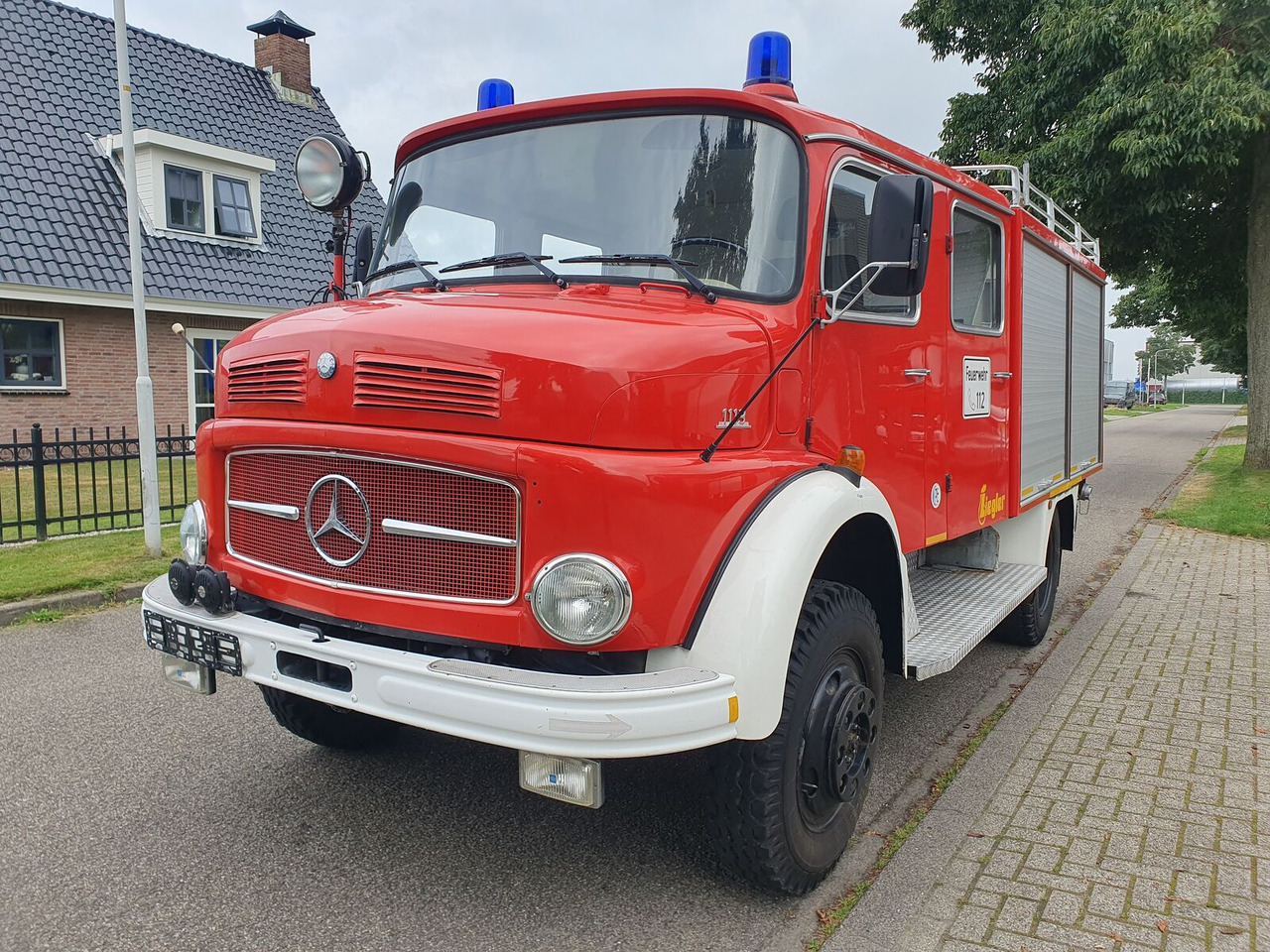 Mercedes-Benz Mercedes LAF 1113 B 4WD | 6-cilinder Turbo (Overland Camper) brandweerwagen - Brandweerwagen: afbeelding 3 Mercedes-Benz Mercedes LAF 1113 B 4WD | 6-cilinder Turbo (Overland Camper) brandweerwagen - Brandweerwagen: afbeelding 3