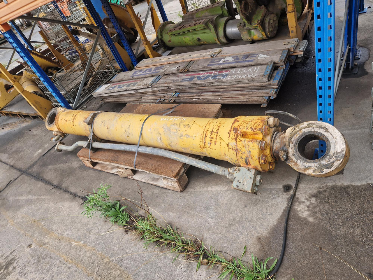 BOTELLA DE BALANCIN DE LIEBHERR R964B - Hydraulische cilinder voor Bouwmachine: afbeelding 1 BOTELLA DE BALANCIN DE LIEBHERR R964B - Hydraulische cilinder voor Bouwmachine: afbeelding 1