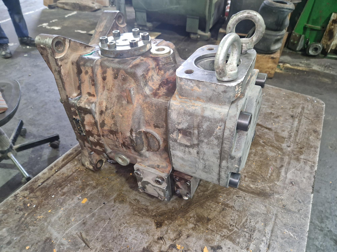 LMV165 – LIEBHERR R964B - Hydraulische pomp voor Bouwmachine: afbeelding 1 LMV165 – LIEBHERR R964B - Hydraulische pomp voor Bouwmachine: afbeelding 1