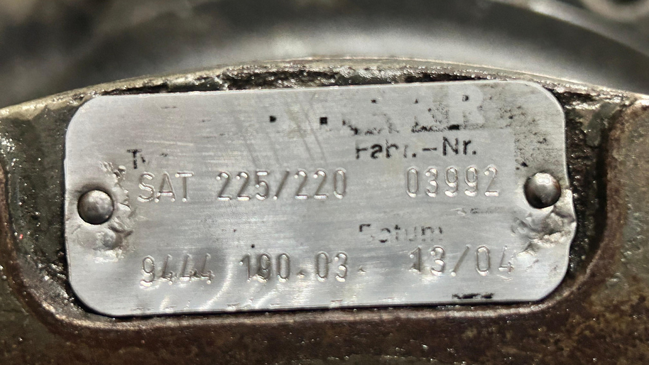 REDUCTOR GIRO SAT 225-220 - Zwenkmotor voor Bouwmachine: afbeelding 1 REDUCTOR GIRO SAT 225-220 - Zwenkmotor voor Bouwmachine: afbeelding 1