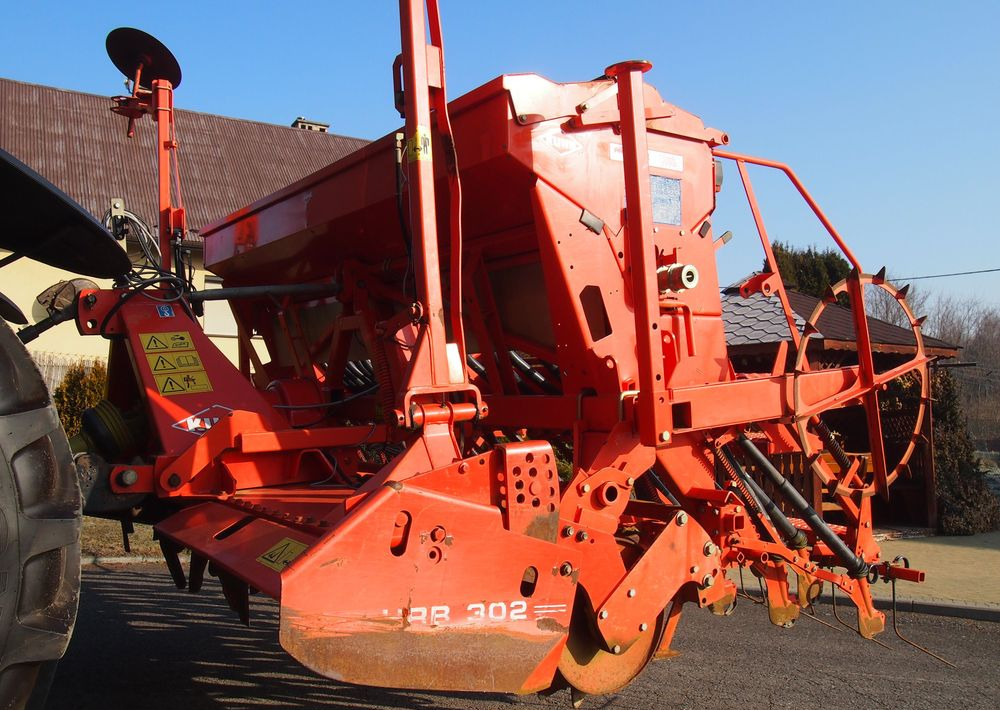 Agregat uprawowo-siewny Kuhn Kuhn HRB302D I INTEGRA 3000 2002 Brona wirowa + siewnik KUHN agregat uprawowo-siewny 3m - Zaaicombinatie: afbeelding 1 Agregat uprawowo-siewny Kuhn Kuhn HRB302D I INTEGRA 3000 2002 Brona wirowa + siewnik KUHN agregat uprawowo-siewny 3m - Zaaicombinatie: afbeelding 1
