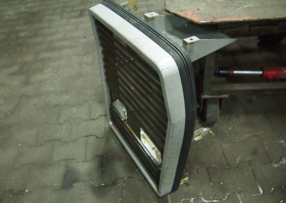 Części do Ciągnika Massey Ferguson MF 3000, 6000 Przedni grill maskę do Massey Ferguson serii 3000, 3100.
z lampami - Rooster voor Landbouwmachine: afbeelding 2 Części do Ciągnika Massey Ferguson MF 3000, 6000 Przedni grill maskę do Massey Ferguson serii 3000, 3100.
z lampami - Rooster voor Landbouwmachine: afbeelding 2