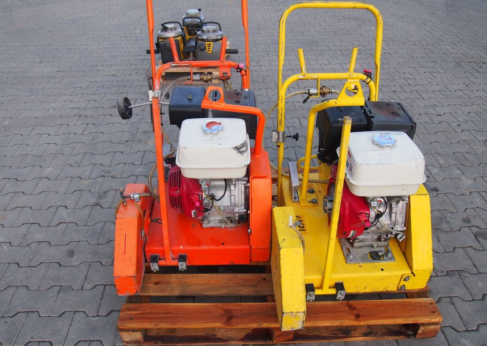 Piła do cięcia GOLZ FS 170 2006 PIŁA DO CIĘCIA asfaltu i betonu - Bouwmaterieel: afbeelding 1 Piła do cięcia GOLZ FS 170 2006 PIŁA DO CIĘCIA asfaltu i betonu - Bouwmaterieel: afbeelding 1