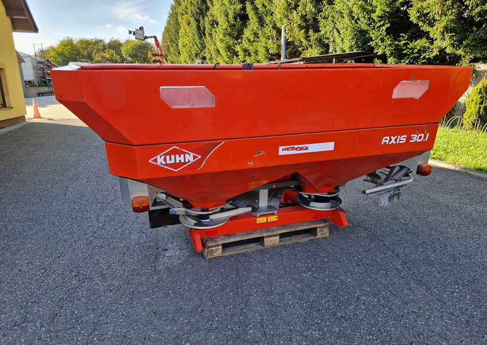 Rozsiewacz nawozów Kuhn AXIS 30,1 2008 Rozsiewacz KUHN RAUCH - Kunstmeststrooier: afbeelding 2 Rozsiewacz nawozów Kuhn AXIS 30,1 2008 Rozsiewacz KUHN RAUCH - Kunstmeststrooier: afbeelding 2