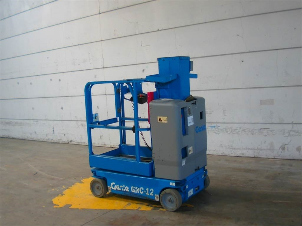 Genie GRC12 - Verticale masthoogwerker: afbeelding 2 Genie GRC12 - Verticale masthoogwerker: afbeelding 2