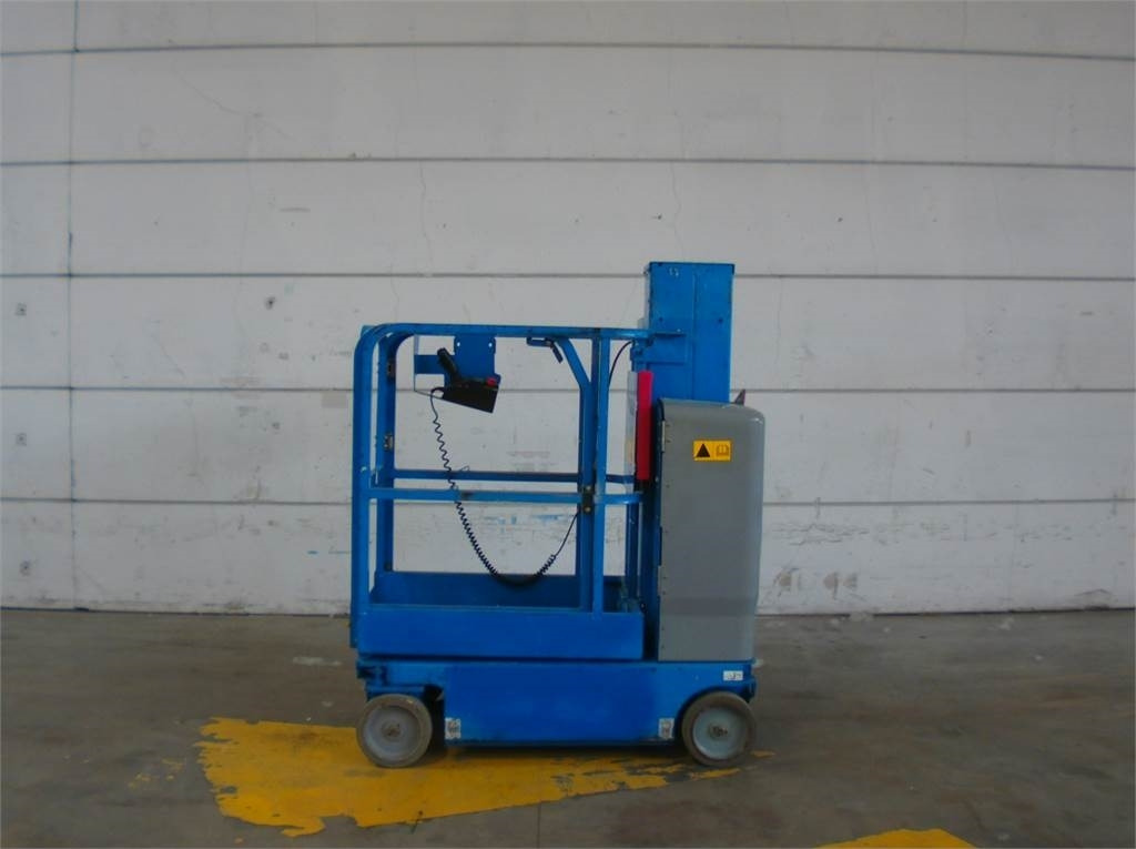 Genie GRC12 - Verticale masthoogwerker: afbeelding 1 Genie GRC12 - Verticale masthoogwerker: afbeelding 1