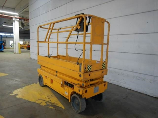 Haulotte Compact 8CU - Schaarlift: afbeelding 3 Haulotte Compact 8CU - Schaarlift: afbeelding 3